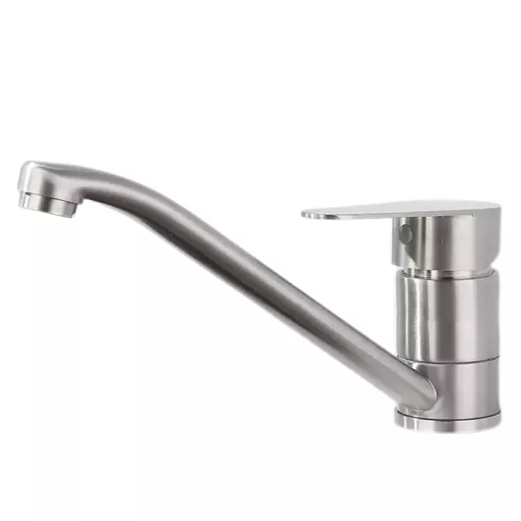 360° Rotating Elongated Spout Para sa Mainit at Malamig na Tubig Basin