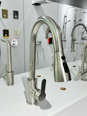 Swan-Neck Pull-Out Kitchen Hot And Cold Faucet